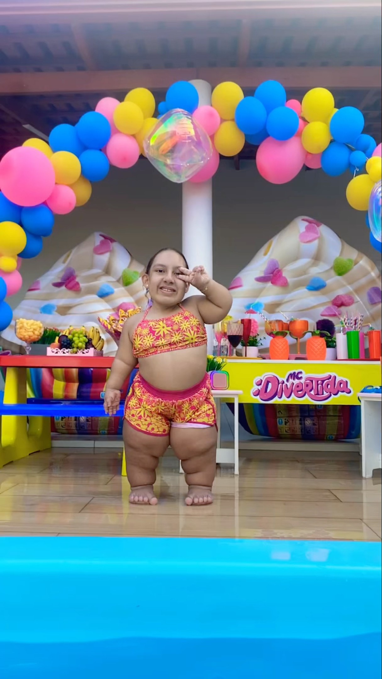 Tibum - Festa na piscina * Música para crianças com Maria Clara MC Divertida