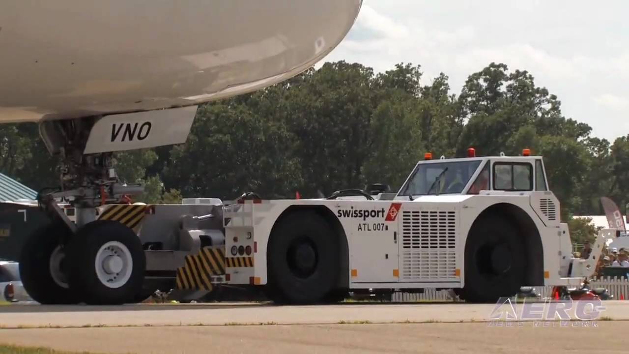 航空機・ヘリコプター ANA towbarless tractor 航空機