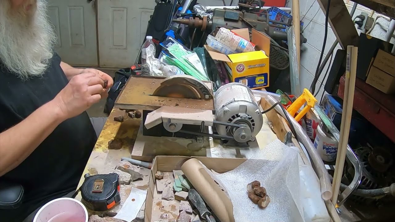 Alimajo agate cutting