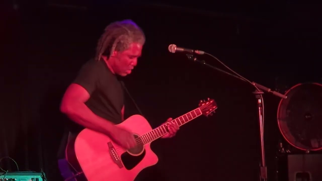 Che Arthur at the Empty Bottle