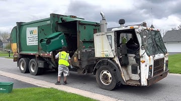 Waste Management Mack LE Labrie Expert MSL Garbage Truck Packing Out On Heavy Garbage
