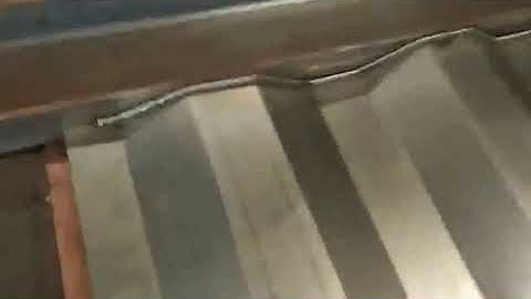 Welding robot welding line tracking for container manufacturing