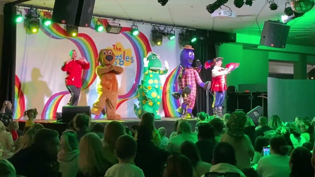 Dorothy's Special Christmas Cake The Wiggles & Dorothy the Dinosaur