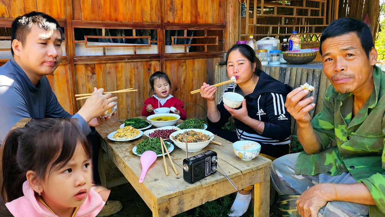 Семья Фук Ха переезжает к дедушке: обещание заботиться о нём вечно