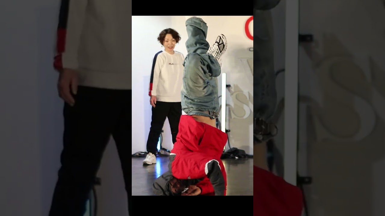 Бибой Шигекикс демонстрирует взрывной, мощный раунд. 