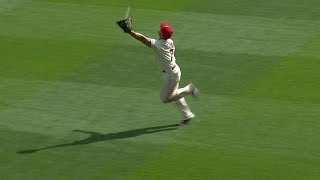 CHC@STL: Holliday charges to catch a deep drive