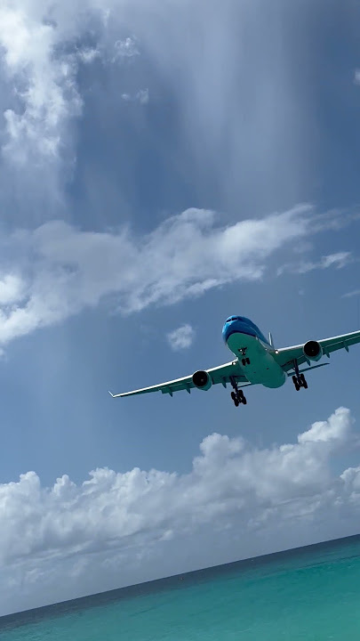 Download lagu Smooth landing at Sint Maarten! ✈️ KLM bringing you closer to paradise. 🌴Photo: @ninavikan (IG)