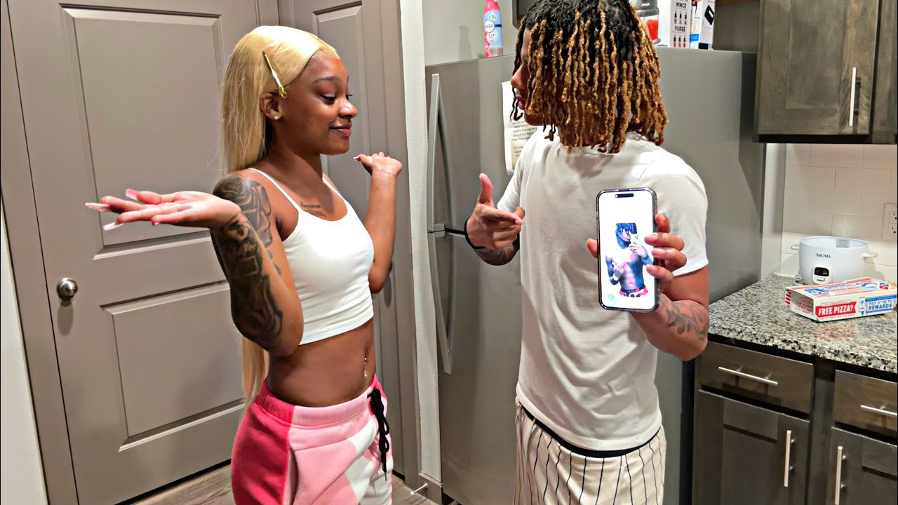 Я разыгрываю своего парня на экране блокировки, используя случайного парня 👀😡