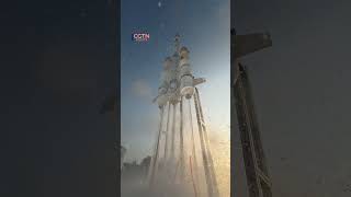 Science teacher turns plastic bottles into a 4-meter 'water rocket'