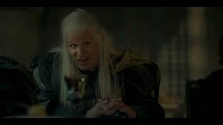Daemon Targaryen en la corte real y insulta a la mano del rey screenshot 1