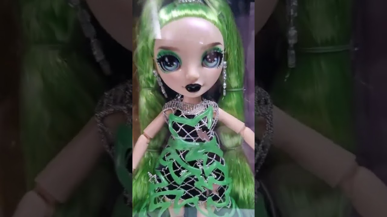 unboxing my Rainbow High Jade Hunter Fantastic Fashion