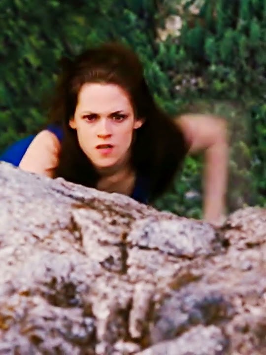 climbing up the rock looks hilarious #bellaswan#breakingdawn2#foryou#edwardcullen#twilight#short