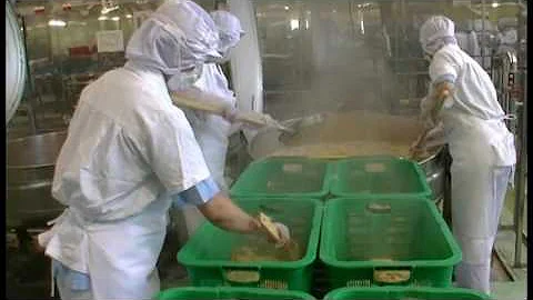 深夜の学校で給食のおばちゃん襲って来て爆笑したんだが 深夜の学校で給食のおばちゃん襲って来て爆笑したんだが