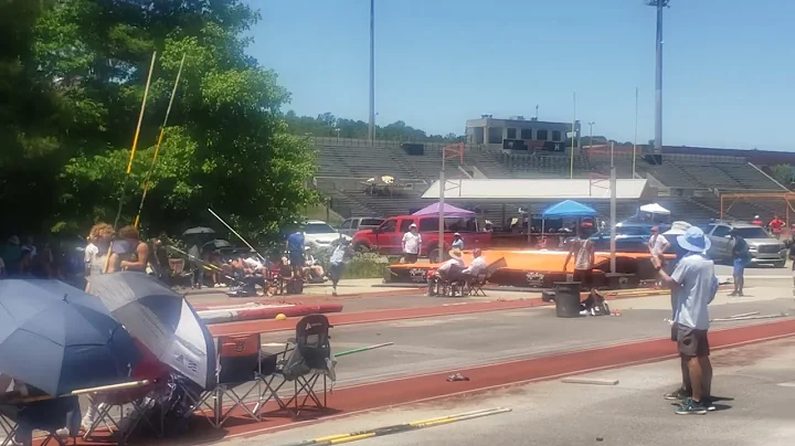Walter Womack - 1st Ever Pole Vault 3.2 meters - (...