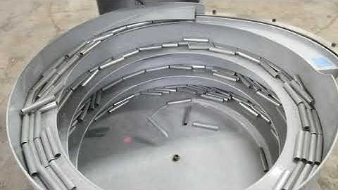 8302 Spacer feeder with escapement