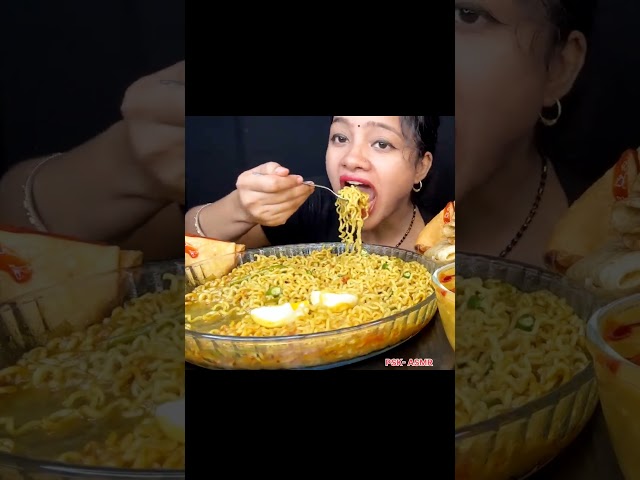 ASMR EATING SPICY 🔥🥵 CHICKEN NOODLES #mukbang #food #asmreating#eatingsounds #youtubeshorts#ytshorts