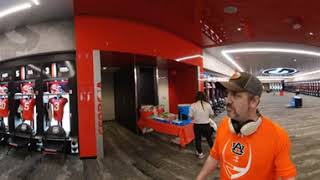 Georgia Bulldogs locker room on game day! 360° video: use finger or tilt device to rotate view.