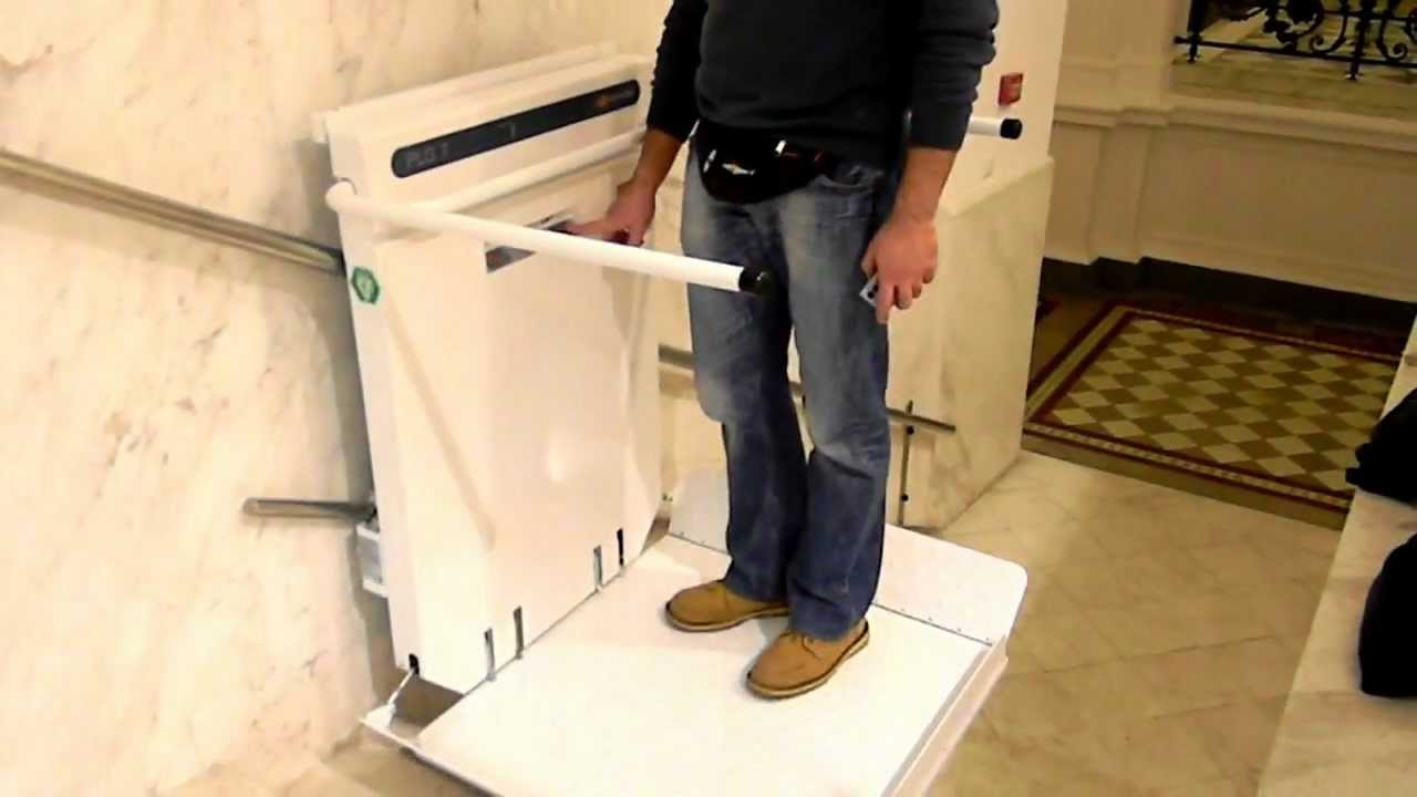 Platforma przyschodowa na torze prostym do transportu osób niepełnosprawnych Ascendor PLG7