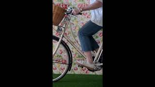 JCampbell Wallpaper Sheets Summer Roses Bike clip screenshot 4