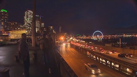 As viaduct closure looms, some visit to say goodbye to Seattle landmark