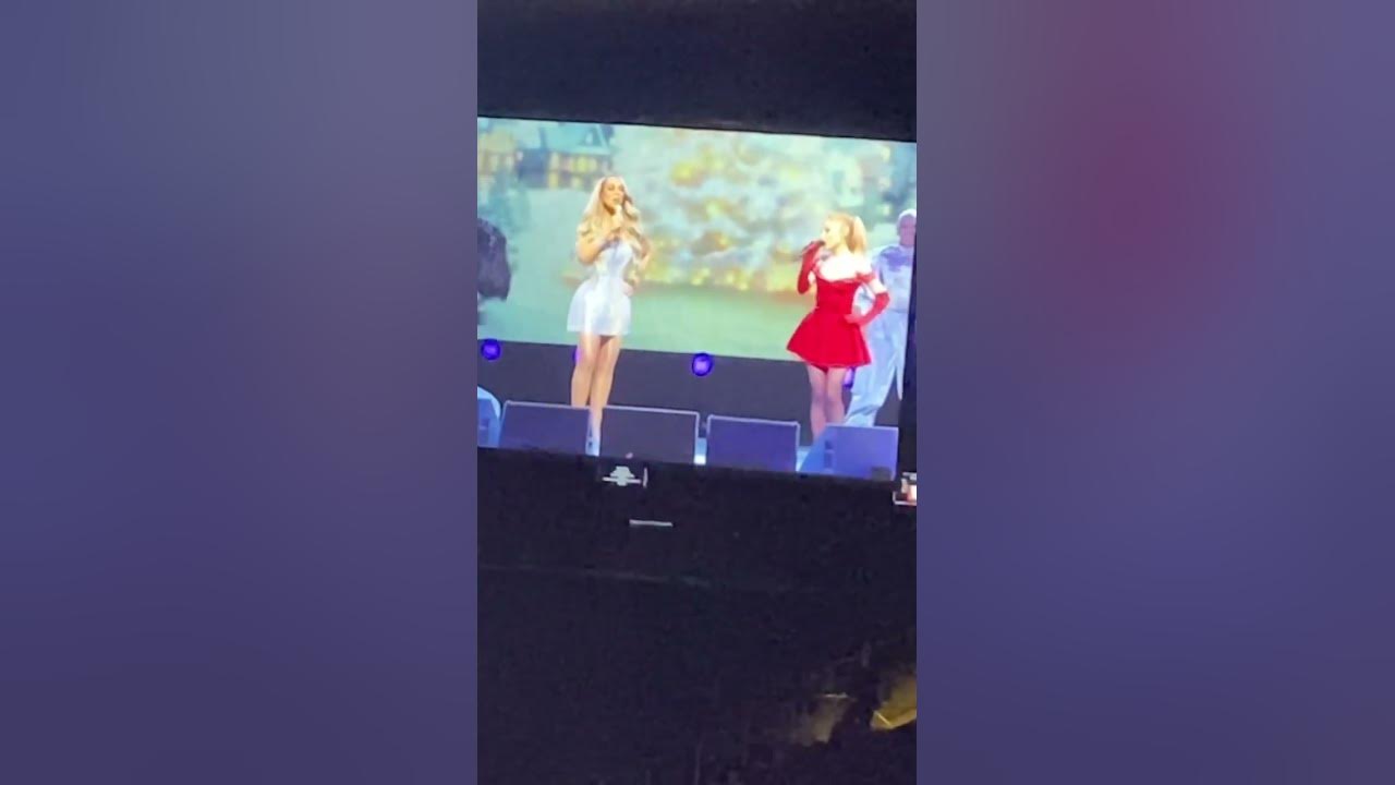 Ariana grande+Mariah Carey+Jennifer Hudson singing oh Santa