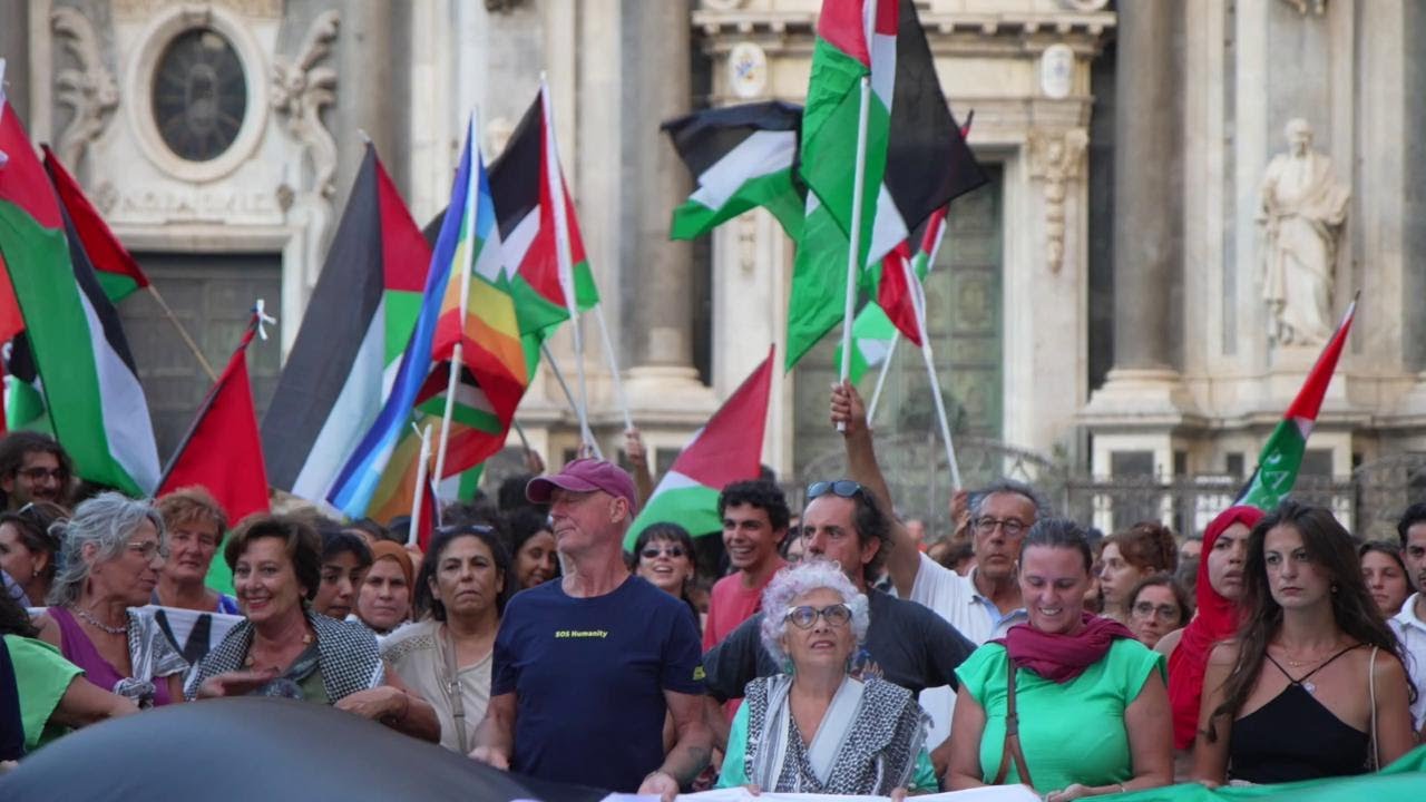 CATANIA abbraccia la GLOBAL SUMUD FLOTILLA, in migliaia sfilano per GAZA