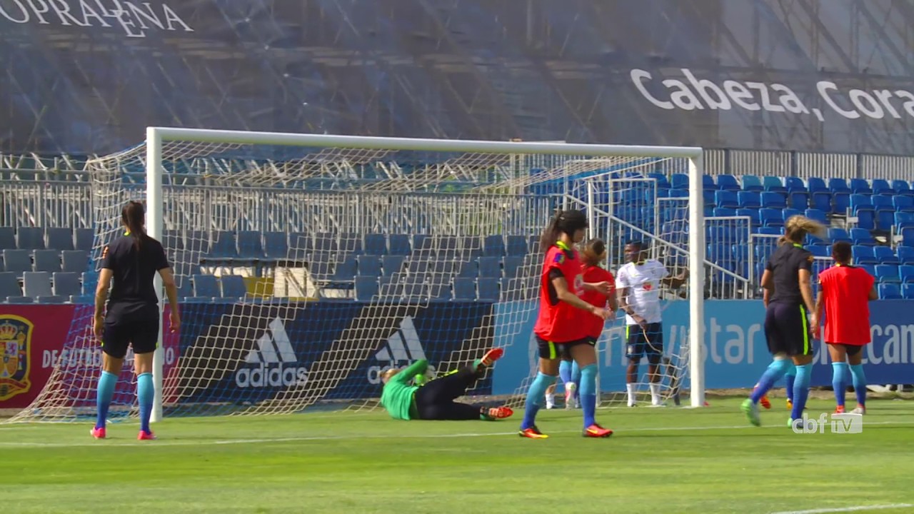 Seleção feminina realiza último treino antes de jogo com a Espanha