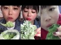 asmr - ice eating eps zhao feng mixed ice with matcha powder part 1