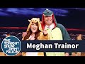 Meghan Trainor Gives Jimmy a Dinosaur Onesie Video Klibi Meghan Trainor Gives Jimmy a Dinosaur Onesie Video Klibi
