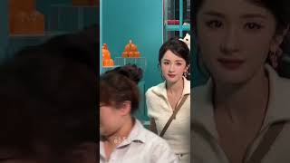 杨幂 这个慢镜头走过来挥手，好蛊！😘