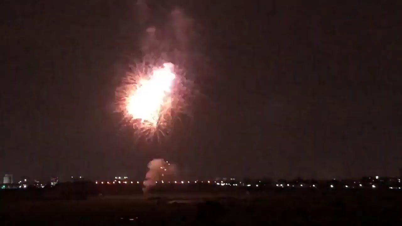新二子橋から見た はじまりの花火 25日も 多摩川希望の花火 19時30分から Futakoloco