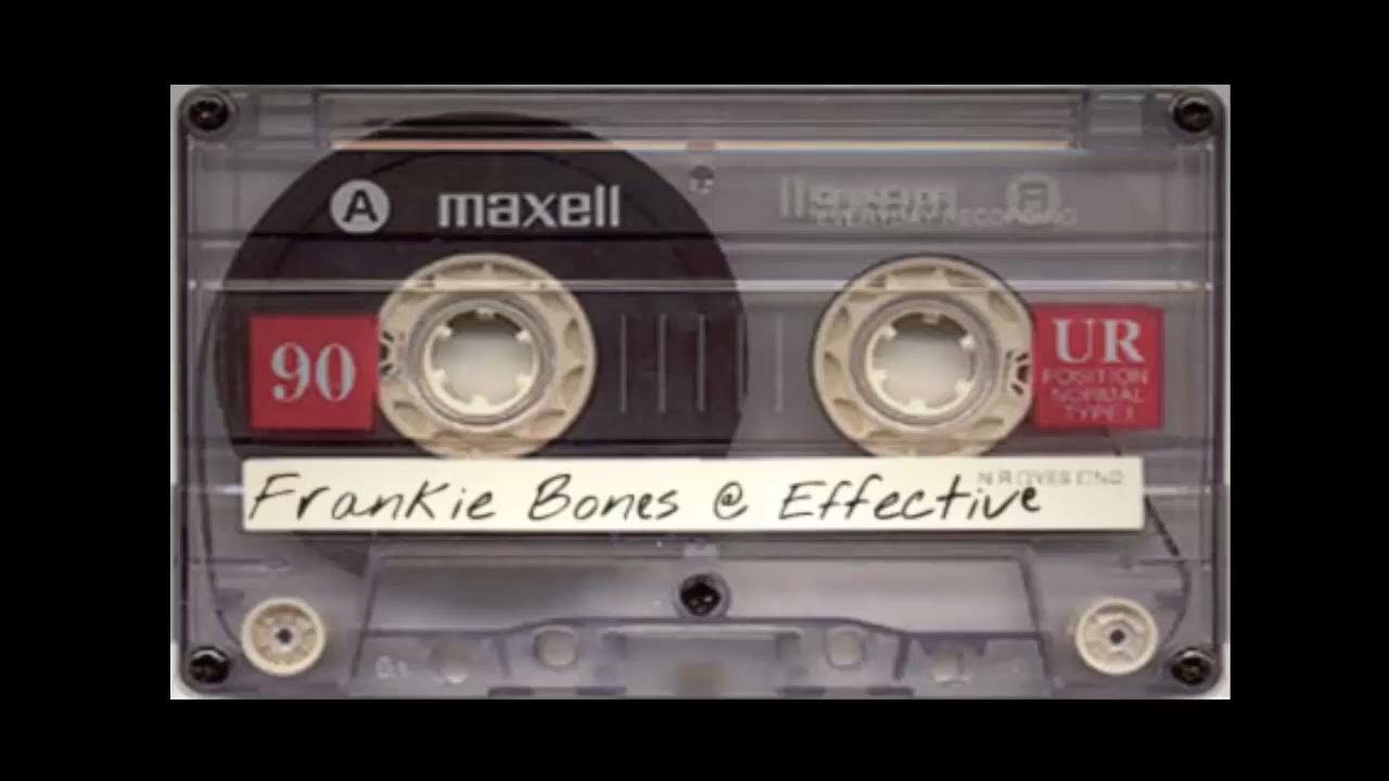 День кассеты. Компакт кассета Maxell. Maxell ur90 аудиокассета. Maxell ur 90. Компакт-кассета Maxell Original 90.
