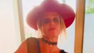 Fans Think Something Is OFF With Britney Spears... And They're NOT Wrong