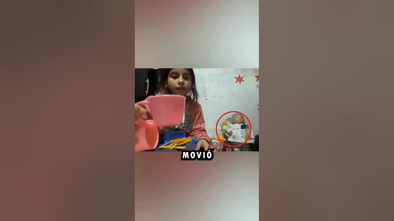 Muñeca de cocina se mueve sola 😱 Muñeca de cocina se mueve sola 😱
