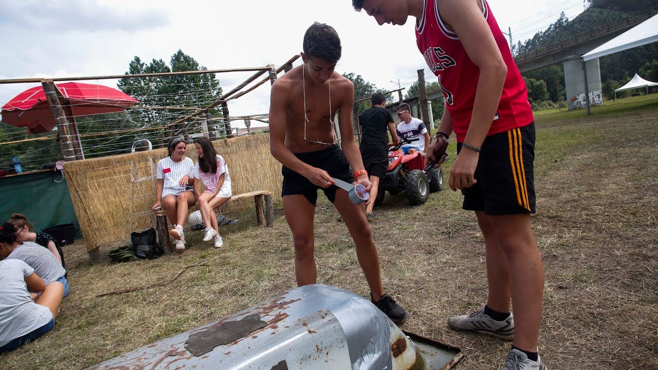 Las peñas preparan las casetas del Xiringüelu la nueva españa hoy