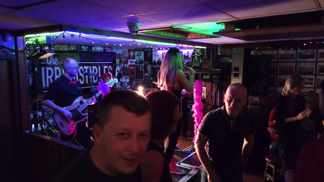 The Irresistibles at Mike The Pies