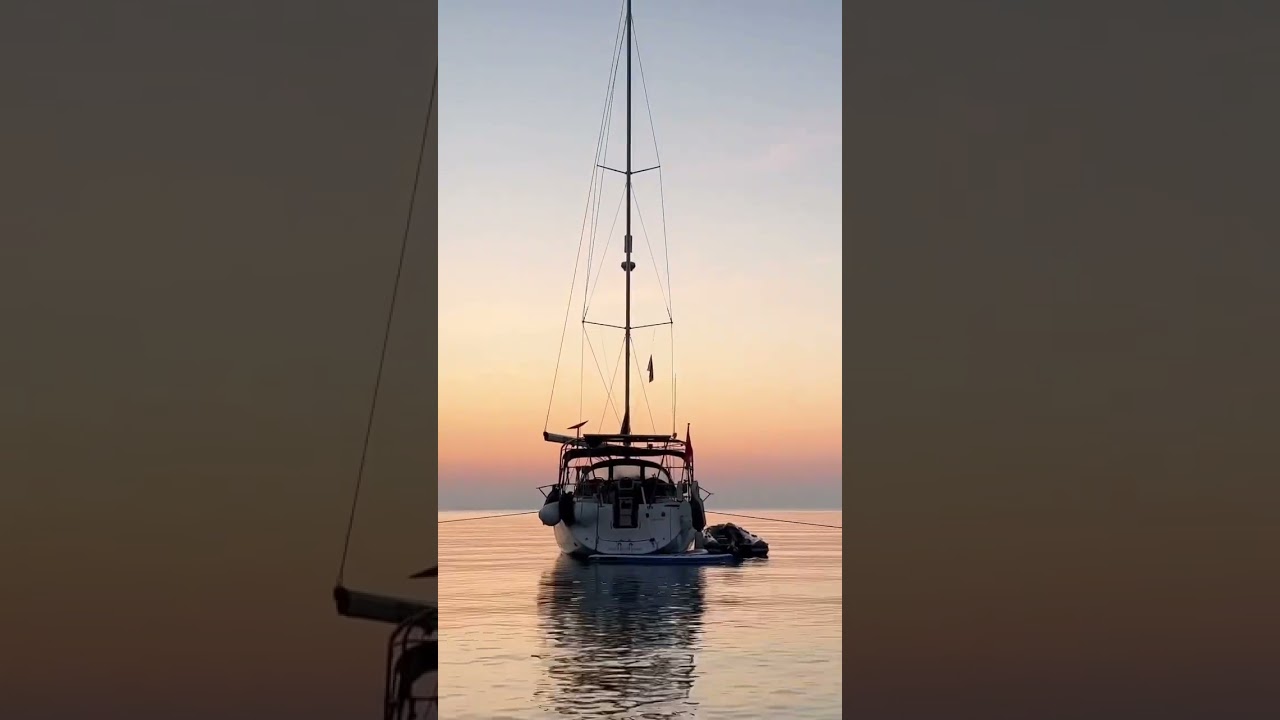 DOES IT GET ANY BETTER…?! 🤫🫶🏼🦋❤️#sailing #boatlife #sunrise #shorts #greece