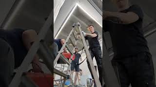 Выполняем натяжку потолка со световой линией. Тел. +7 960 033-19-94.Казань
