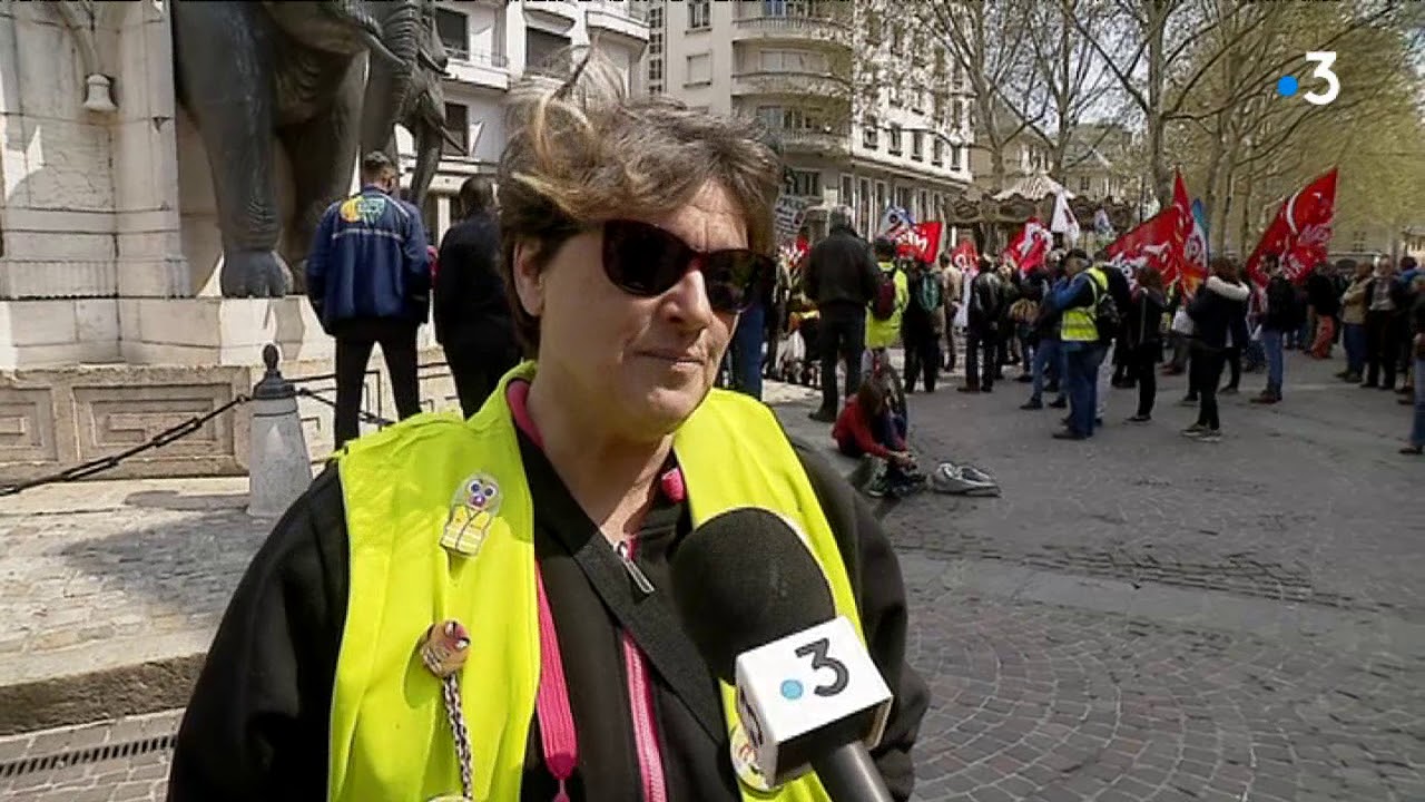 Chambéry les Gilets jaunes manifestent contre la loi anticasseurs