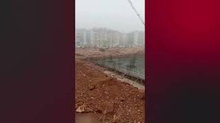 Sağanak Yağişa Aldiriş Etmeden Cami̇i̇ İnşaatina Beton Döktüler