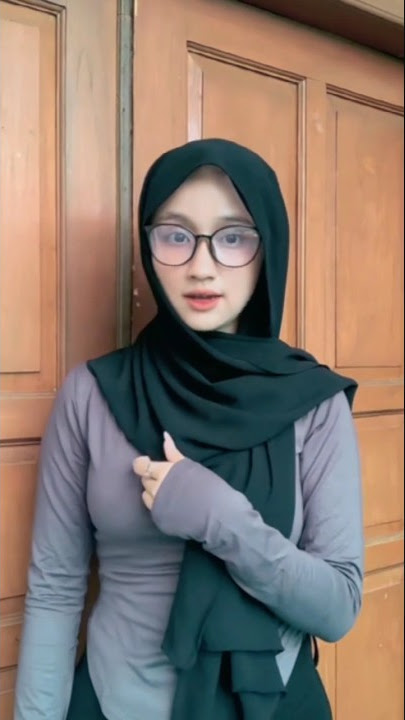 Cewe pake kacamata cantiknya nambah