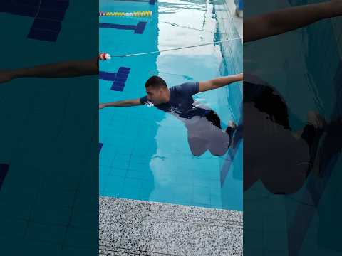 الطريقة الصحيحة للغطس تحت الماء بدفع الحائط للمبتدئين