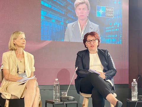 თინათინ ხიდაშელი კონფერენციაზე „ძალაუფლების წესი თუ წესების ძალაუფლება?“.