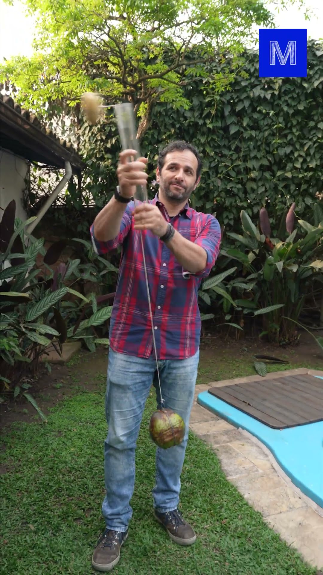 Sem TRUQUE, só FÍSICA! A BATATA que levanta COCO