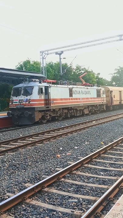 WAP 5 Locomotive With Bhavnagar to Botad Express Coming On bhavnagar WAP 5 Locomotive With Bhavnagar to Botad Express Coming On bhavnagar
