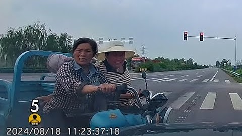 Idiots in Cars | China | 69