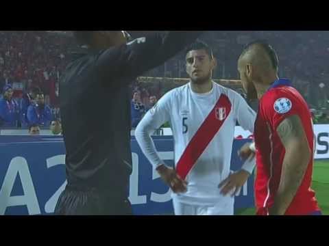 Arturo Vidal pushes and pokes Carlos Zambrano | Chile vs Peru Copa Ameria 2015 HD Semi-final