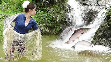 Young Girl Fishing in the Stream | Traditional Fishing With Trawl Nets, Catching a Lot Of Fish