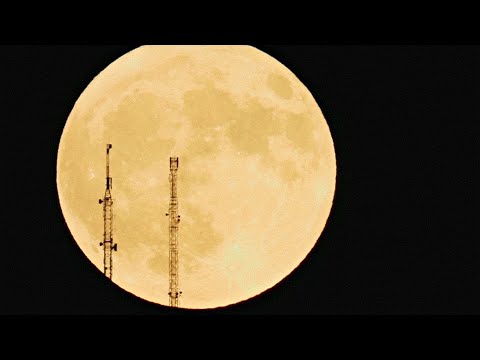 Голубую суперлуну наблюдали жители планеты 19 августа