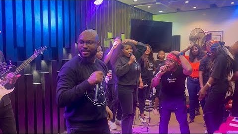 ENERGETIC POWERFUL AFRICAN PRAISE MEDLEY WITH EMEKASONGSZ @TheLOGICChurch MAINLAND